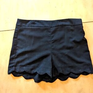Black scalloped dress shorts - monteau